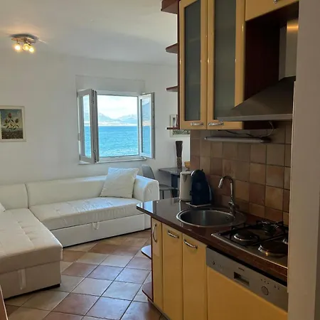 Beachfront Family Escape, Ciovo Lägenhet