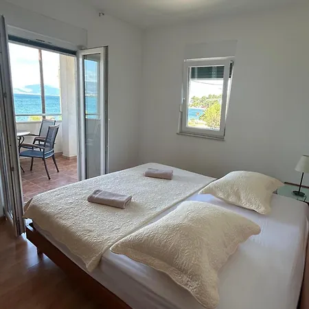 아파트 Beachfront Family Escape, Ciovo *