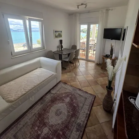 Beachfront Family Escape, Ciovo Apartamento Trogir