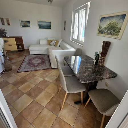 Beachfront Family Escape, Ciovo Apartamento Trogir