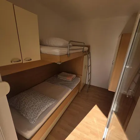 Apartamento Beachfront Family Escape, Ciovo *