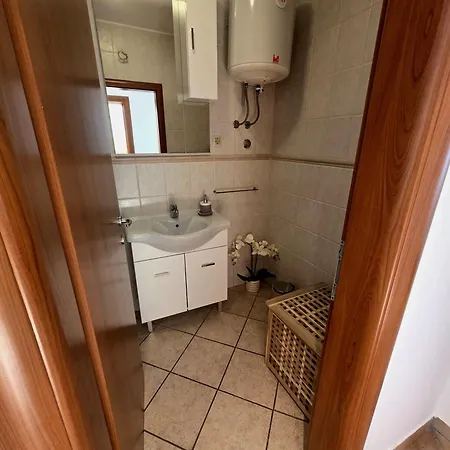 Beachfront Family Escape, Ciovo Apartamento *