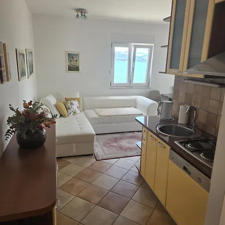 Apartamento Beachfront Family Escape, Ciovo